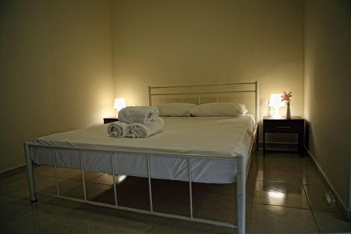 Room 12 of 48