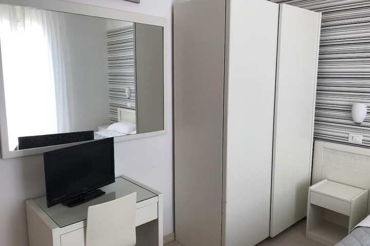 Room 19 of 36