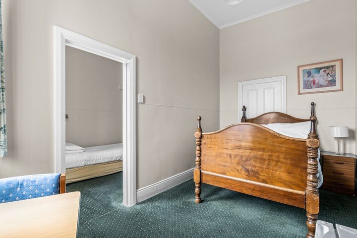 Room 9 of 30