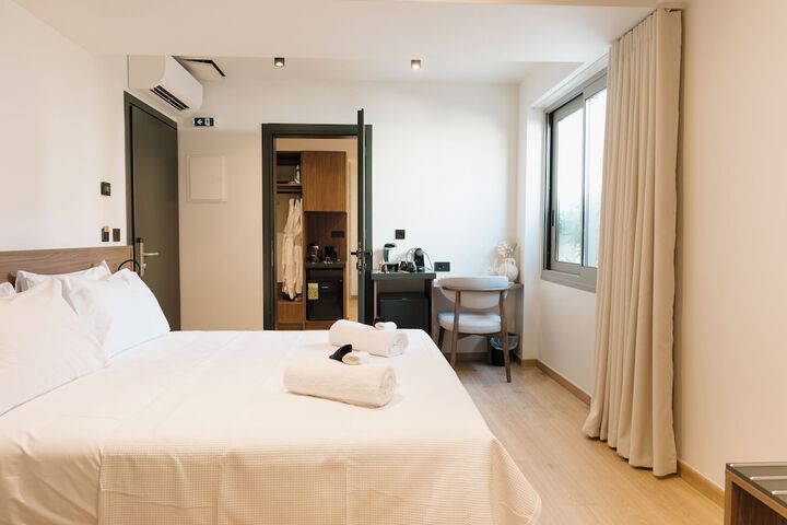 Room 3 of 172
