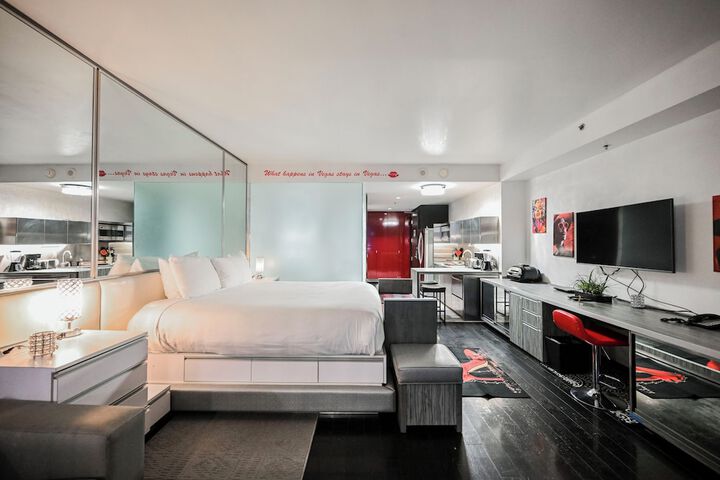 Room 30 of 484