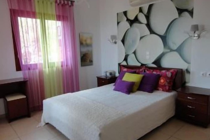 Room 3 of 86