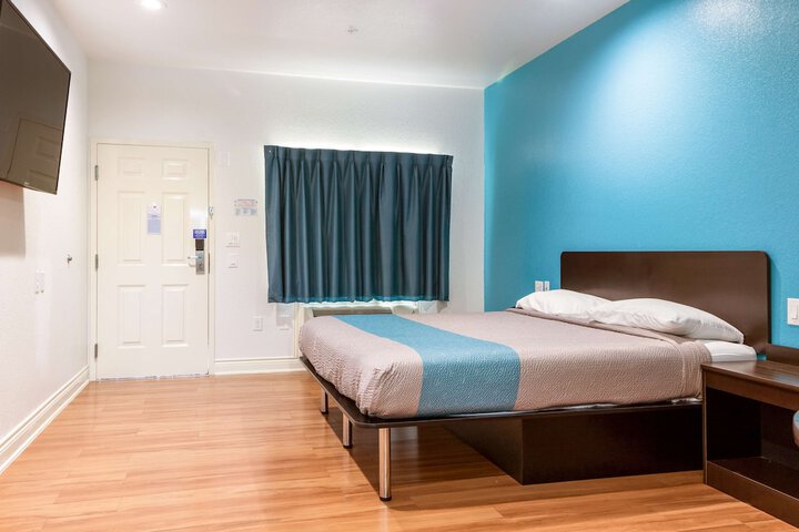 Room 6 of 47