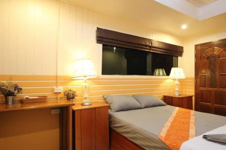 Room 3 of 47