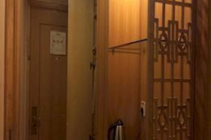 Room 11 of 143