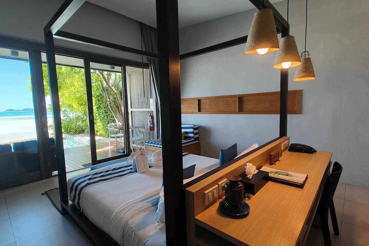 Room 9 of 40