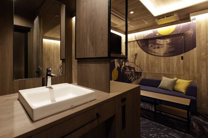 Room 20 of 26