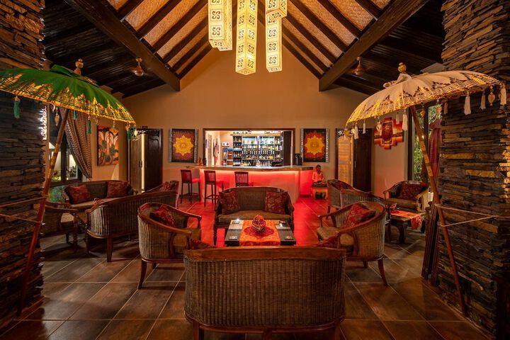 Lounge 120 of 162