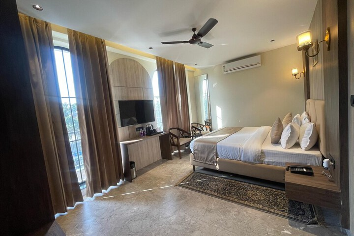 Room 4 of 34