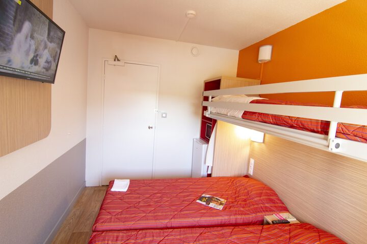 Room 2 of 64