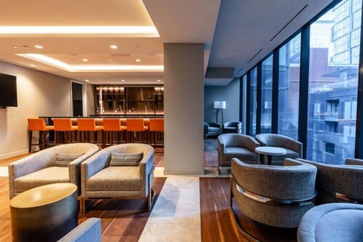 Lounge 41 of 49