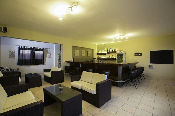Lounge 69 of 82