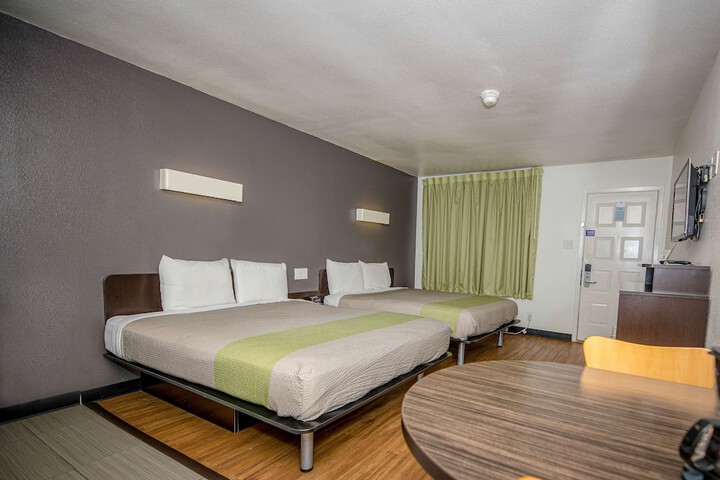 Deluxe Room 2 Queen Beds Kitchenette (3 of 16)