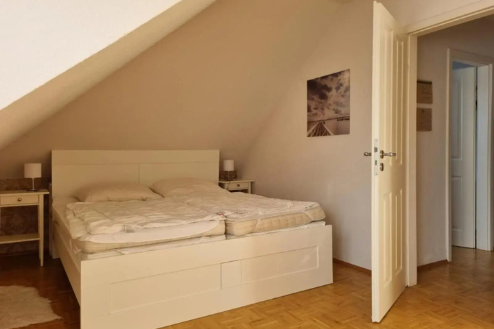 Room 4 of 11