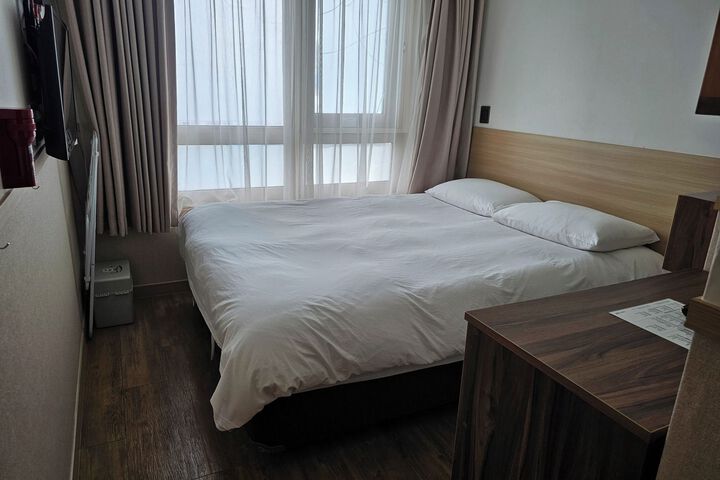Room 7 of 10