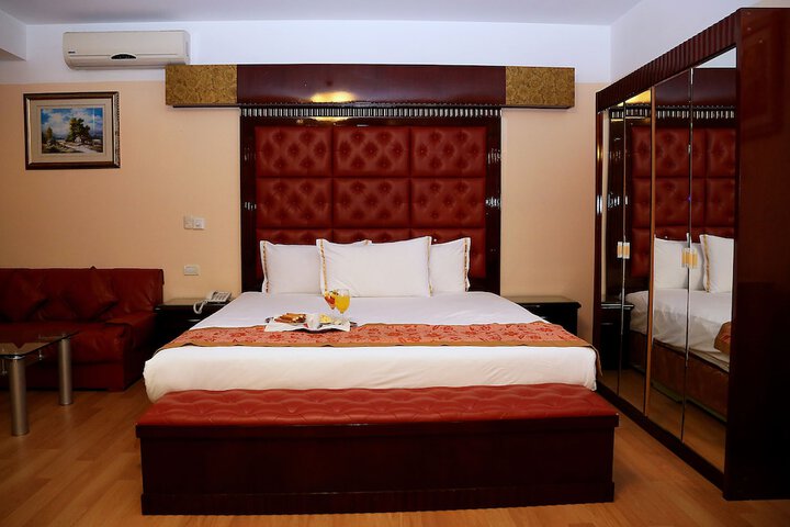 Room 12 of 41