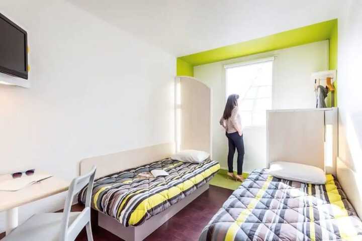 Room 7 of 82