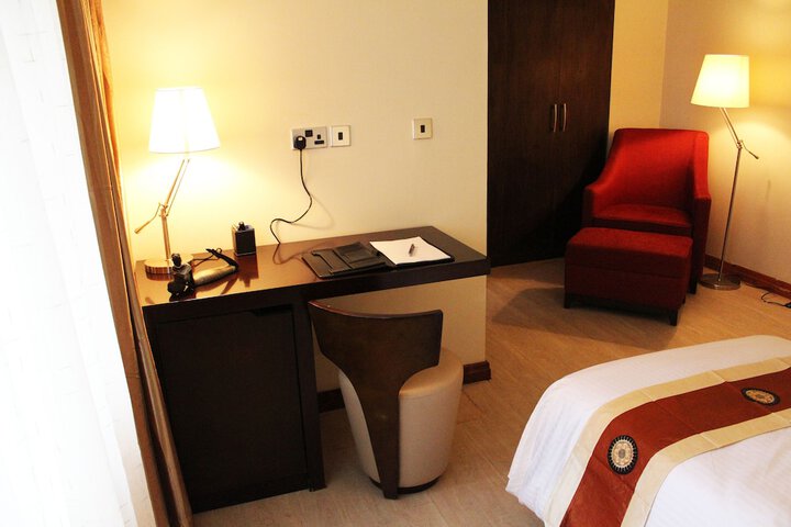 Room 6 of 102