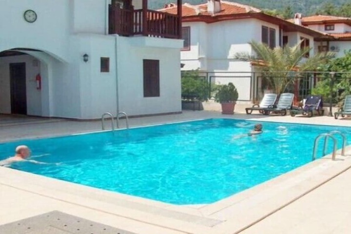 Pool 11 of 28