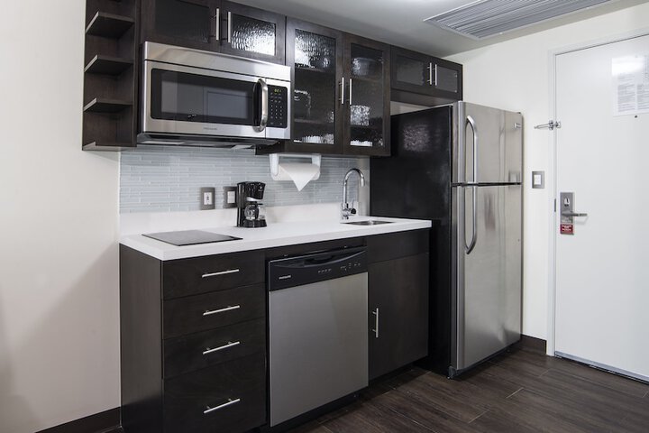Room 4 of 72