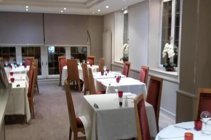 Dining 40 of 45