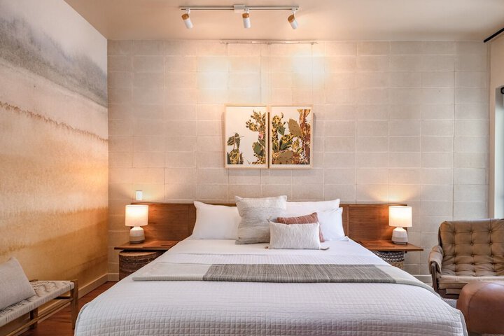 Room 10 of 77