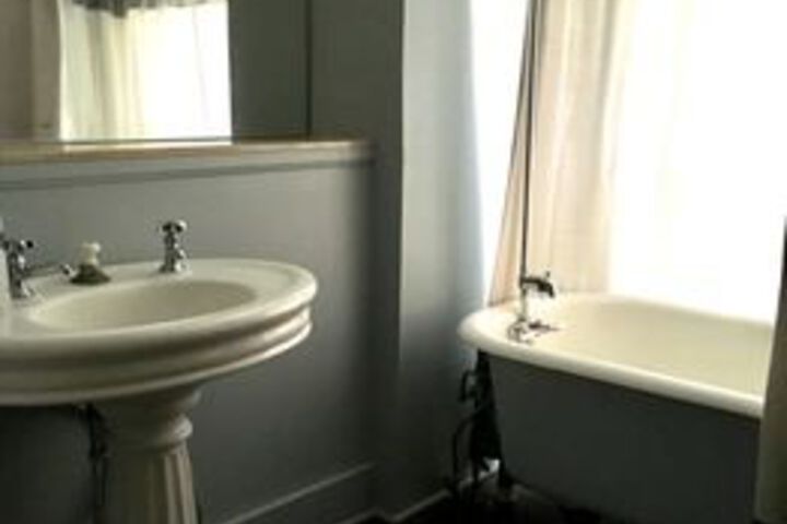 Room 5 of 50