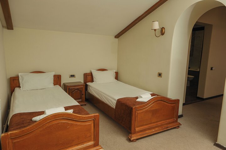 Room 25 of 60