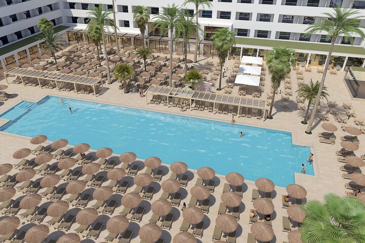 Hotel with Pool