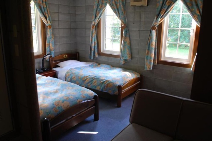 Room 3 of 40
