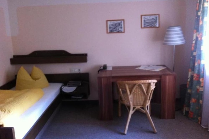 Room 6 of 62