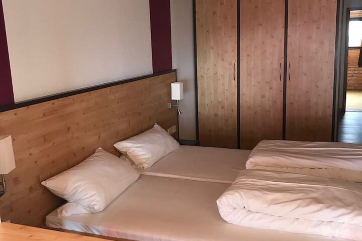 Room 2 of 81