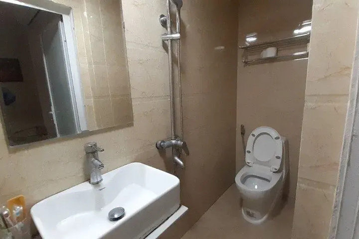 Room 7 of 10