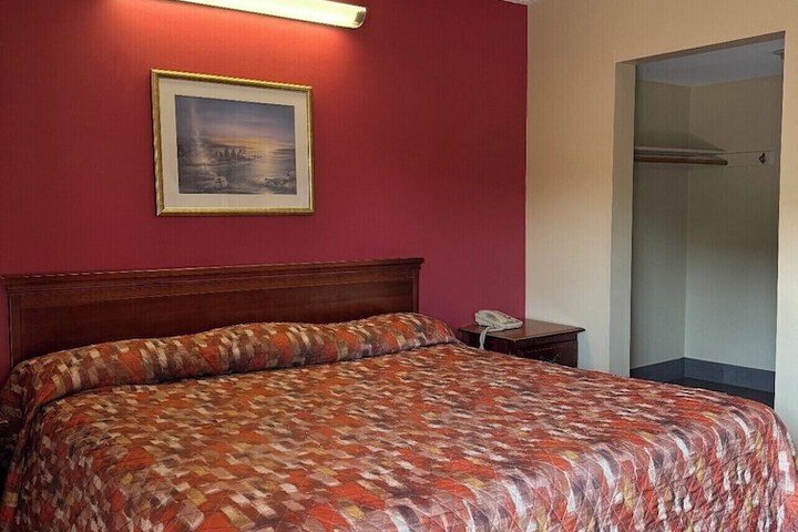 Room 2 of 6
