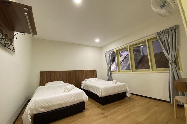 Room 5 of 17