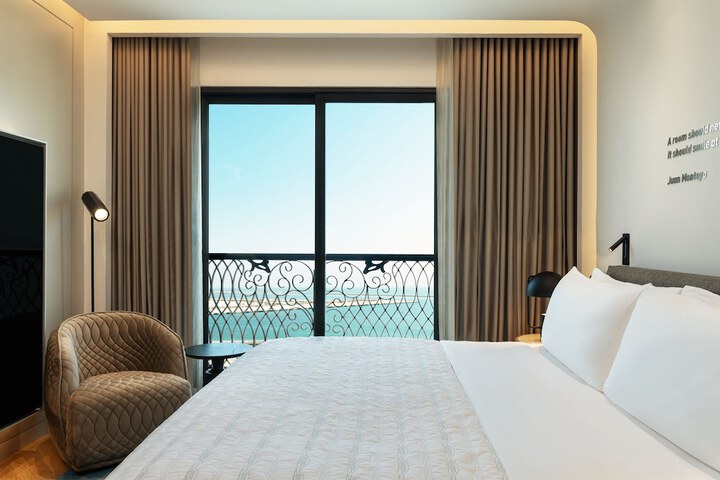 Room 48 of 188