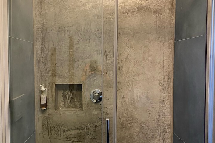 Room 76 of 104