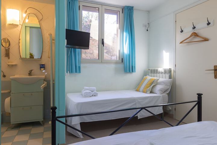 Room 28 of 129