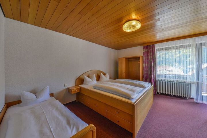 Room 8 of 34