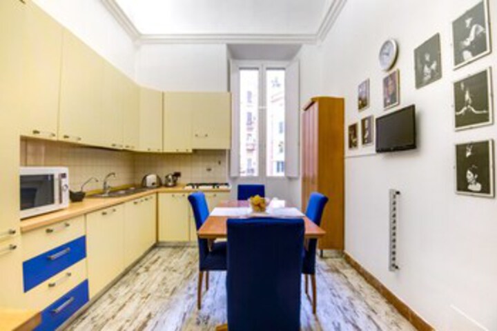 Room 21 of 25