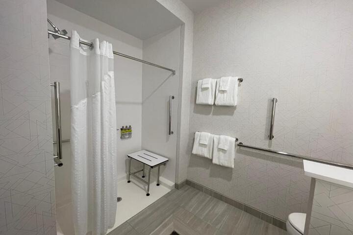 1 King Standard Walk in Shower (13 of 30)