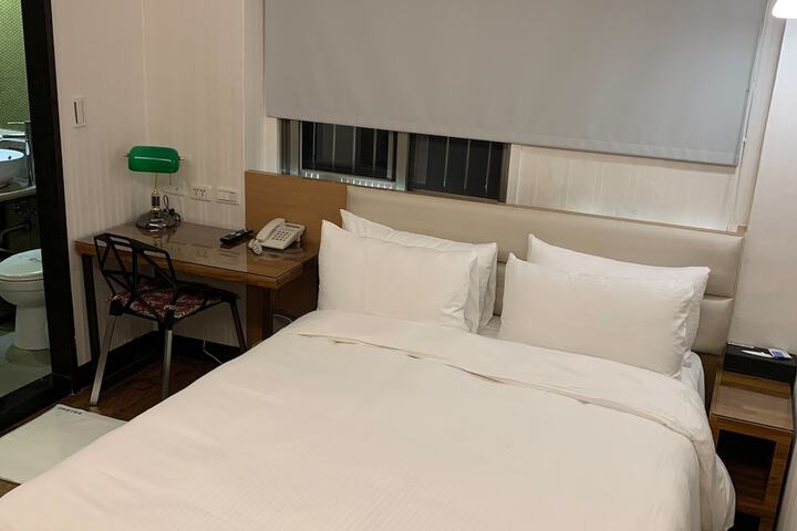 Room 11 of 40