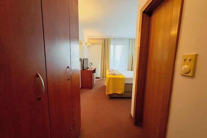 Room 10 of 45