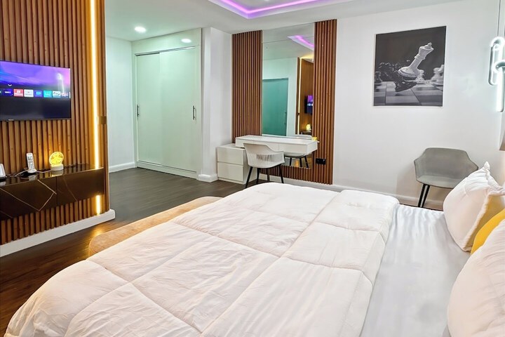 Room 9 of 29