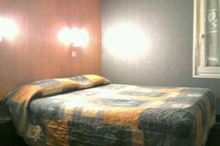 Room 6 of 10