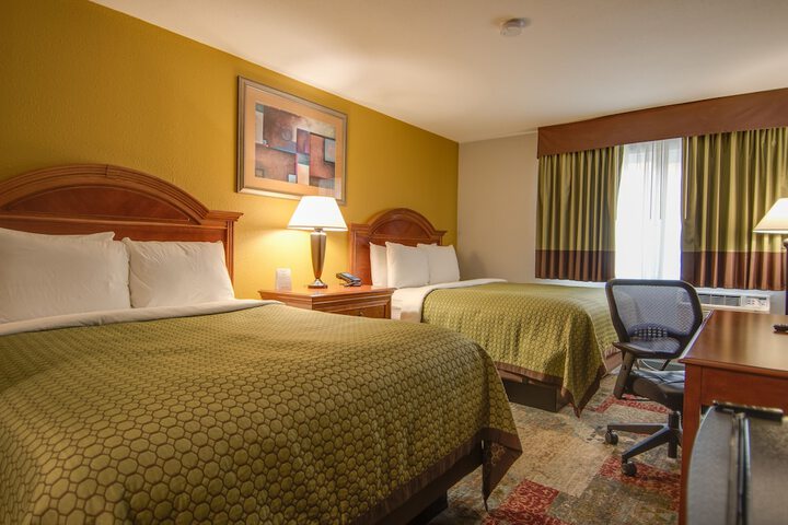 1 Queen Bed (2 of 18)