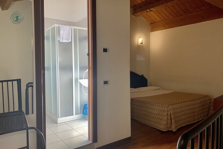 Room 6 of 14