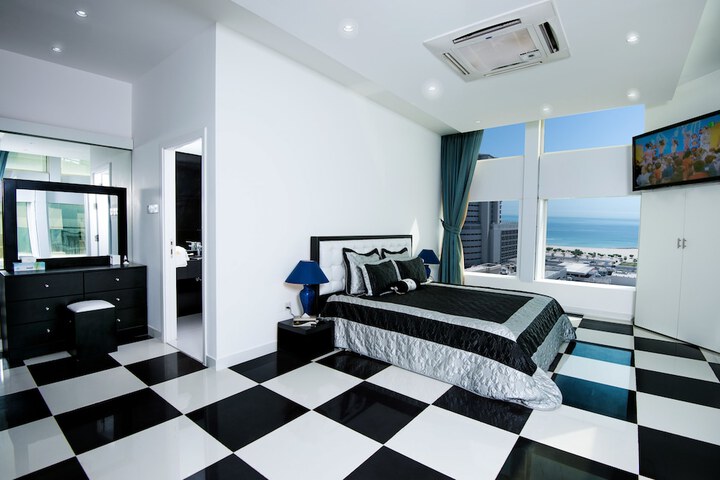 Room 16 of 46