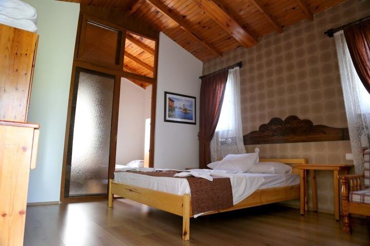 Room 4 of 39
