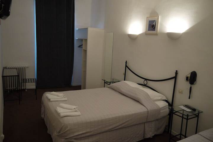 Room 7 of 18